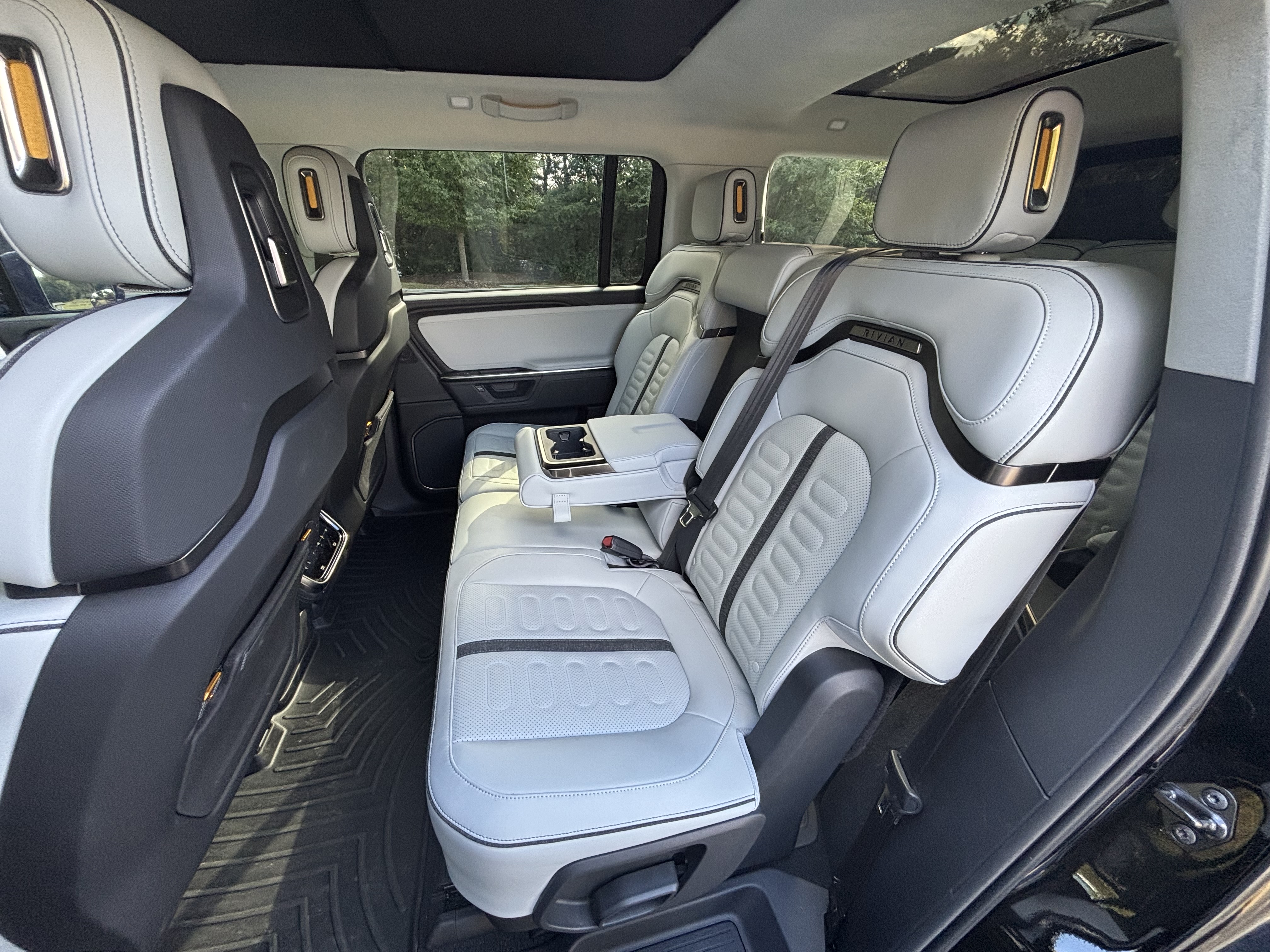 Used 2025 Rivian R1S Adventure Dual AWD/4WD image 23
