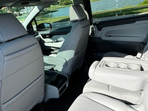 Used 2024 Honda Odyssey Touring image 13