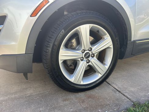 Used 2017 Lincoln MKC Premiere FWD image 2