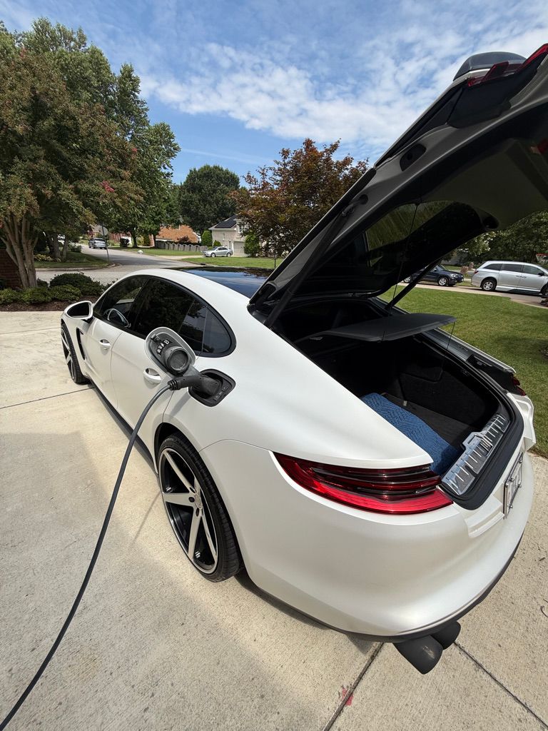 Used 2018 Porsche Panamera 4 w/ Premium Package Plus AWD/4WD image 8