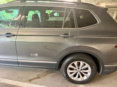 Used 2018 Volkswagen Tiguan SE w/ Panoramic Sunroof Package AWD/4WD image 12