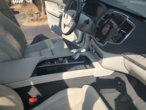 Used 2021 Volvo XC90 T8 Inscription w/ Advanced Package image 9