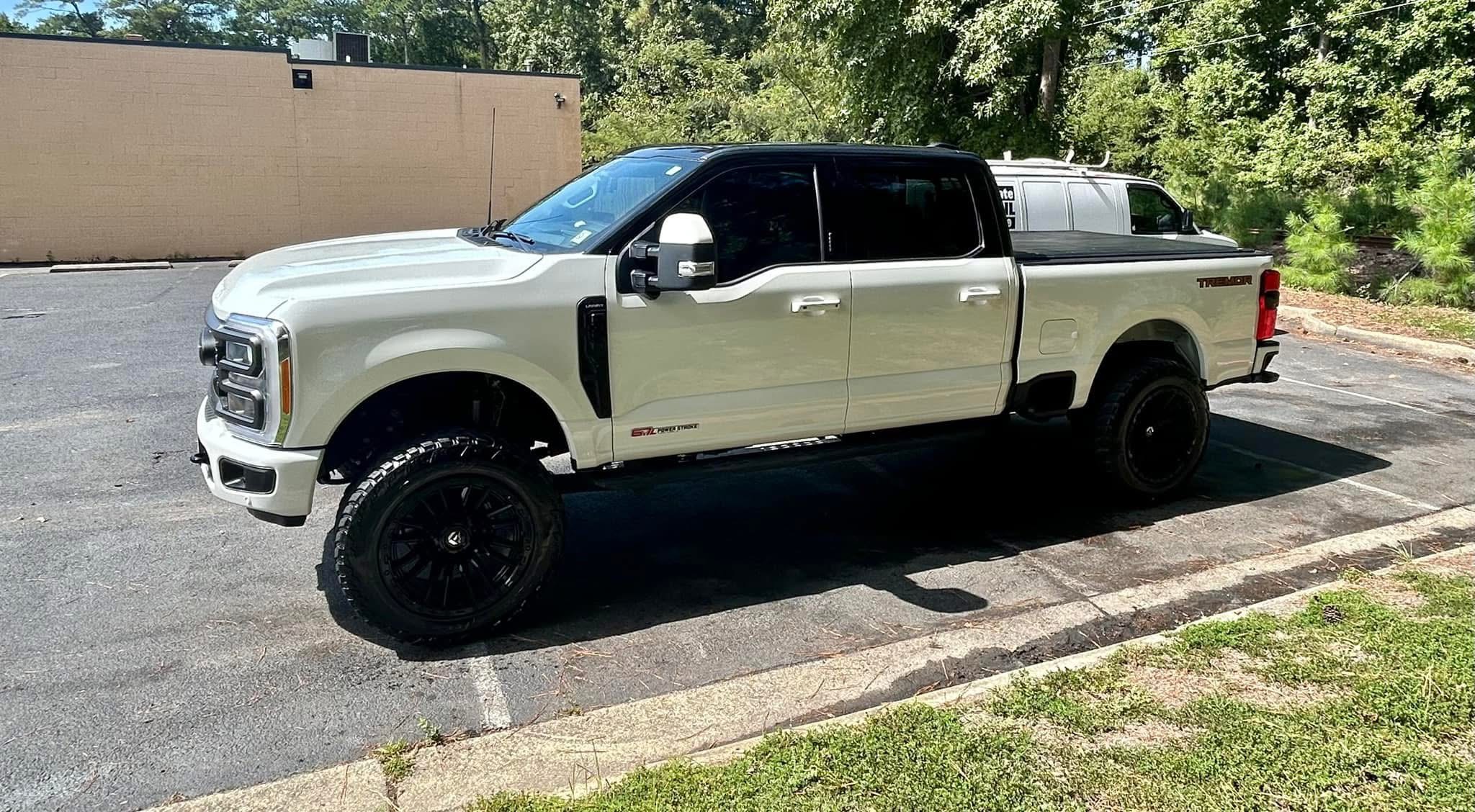 Used 2023 Ford F350 Lariat w/ Lariat Ultimate Package AWD/4WD image 2