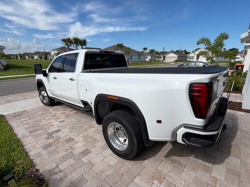 Used 2024 GMC Sierra 3500 Denali w/ Technology Package AWD/4WD image 5