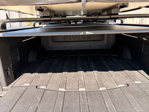 Used 2026 Rivian R1T Premium image 28