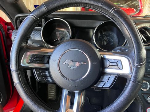 Used 2017 Ford Mustang Coupe RWD image 5