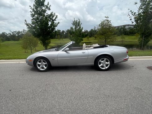 Used 2000 Jaguar XK8 Convertible image 1