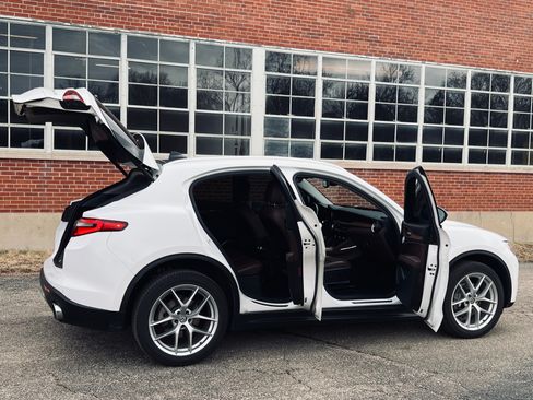 Used 2019 Alfa Romeo Stelvio Ti Lusso w/ Quick Order Package 22X Lusso image 15