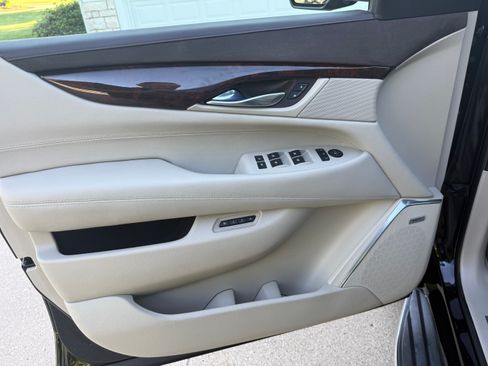 Used 2015 Cadillac Escalade Luxury AWD/4WD image 17