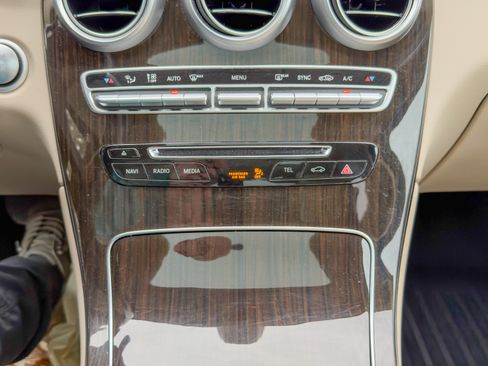 Used 2018 Mercedes-Benz GLC 300 4MATIC image 12