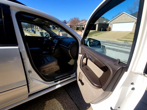 Used 2014 GMC Acadia Denali image 16