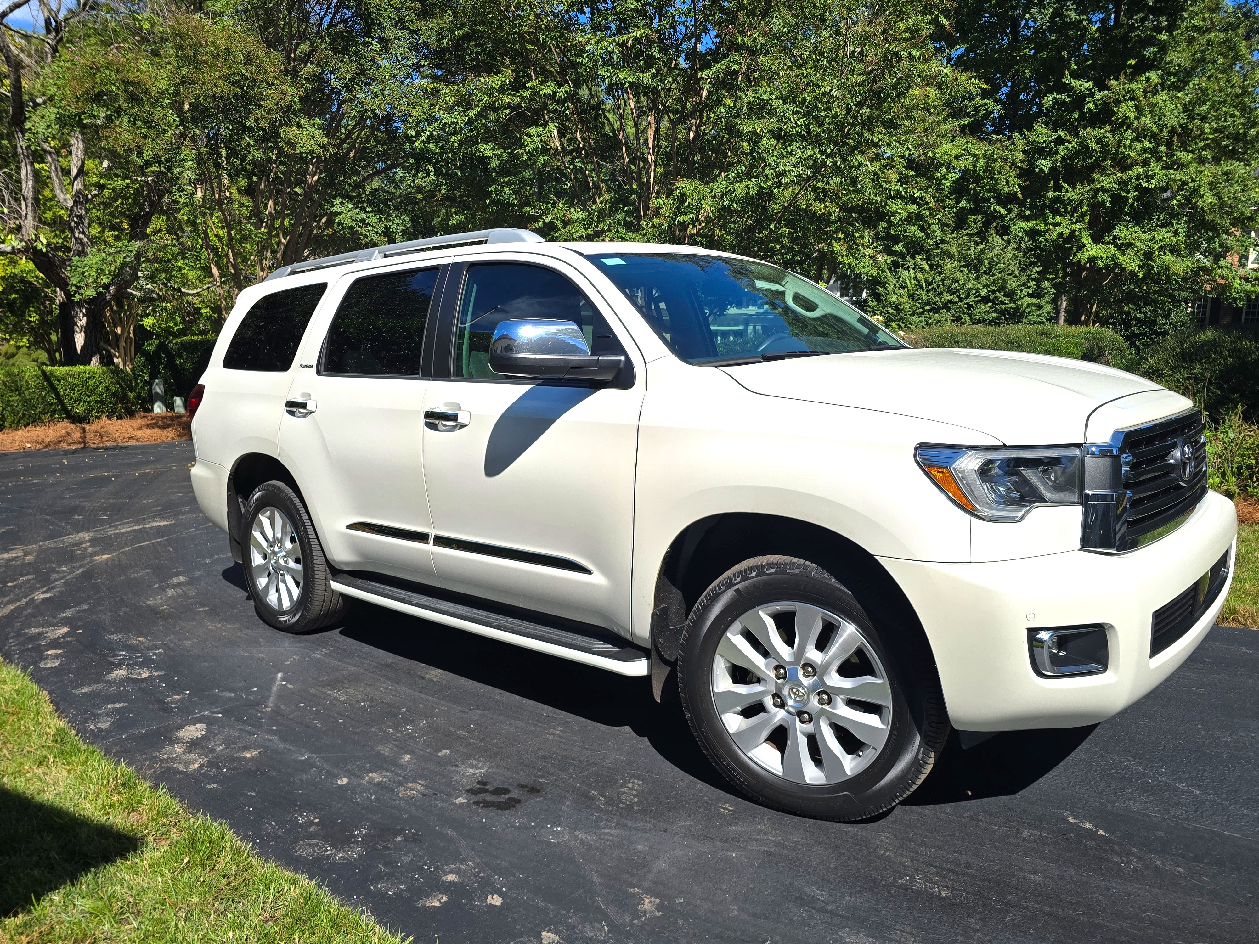 Used 2021 Toyota Sequoia Platinum AWD/4WD image 1