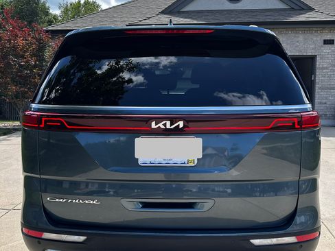 Used 2022 Kia Carnival SX Prestige FWD image 4