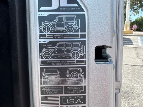 Used 2022 Jeep Wrangler Unlimited Sahara w/ Cold Weather Group image 11