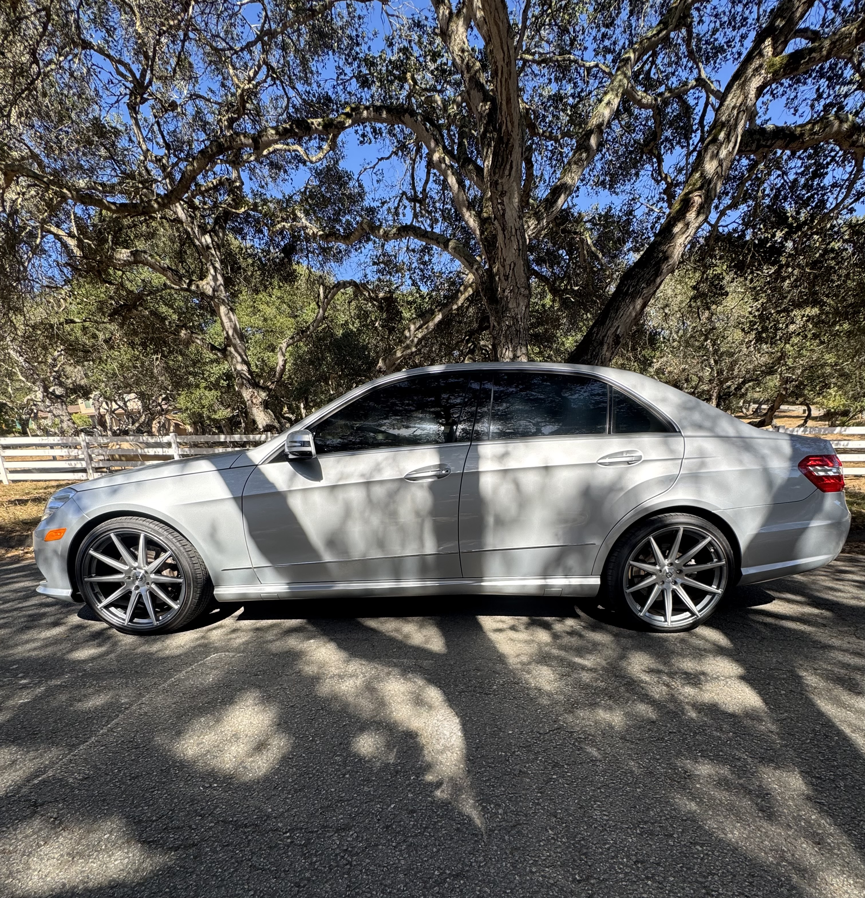 Used 2011 Mercedes-Benz E 550 Sedan image 32