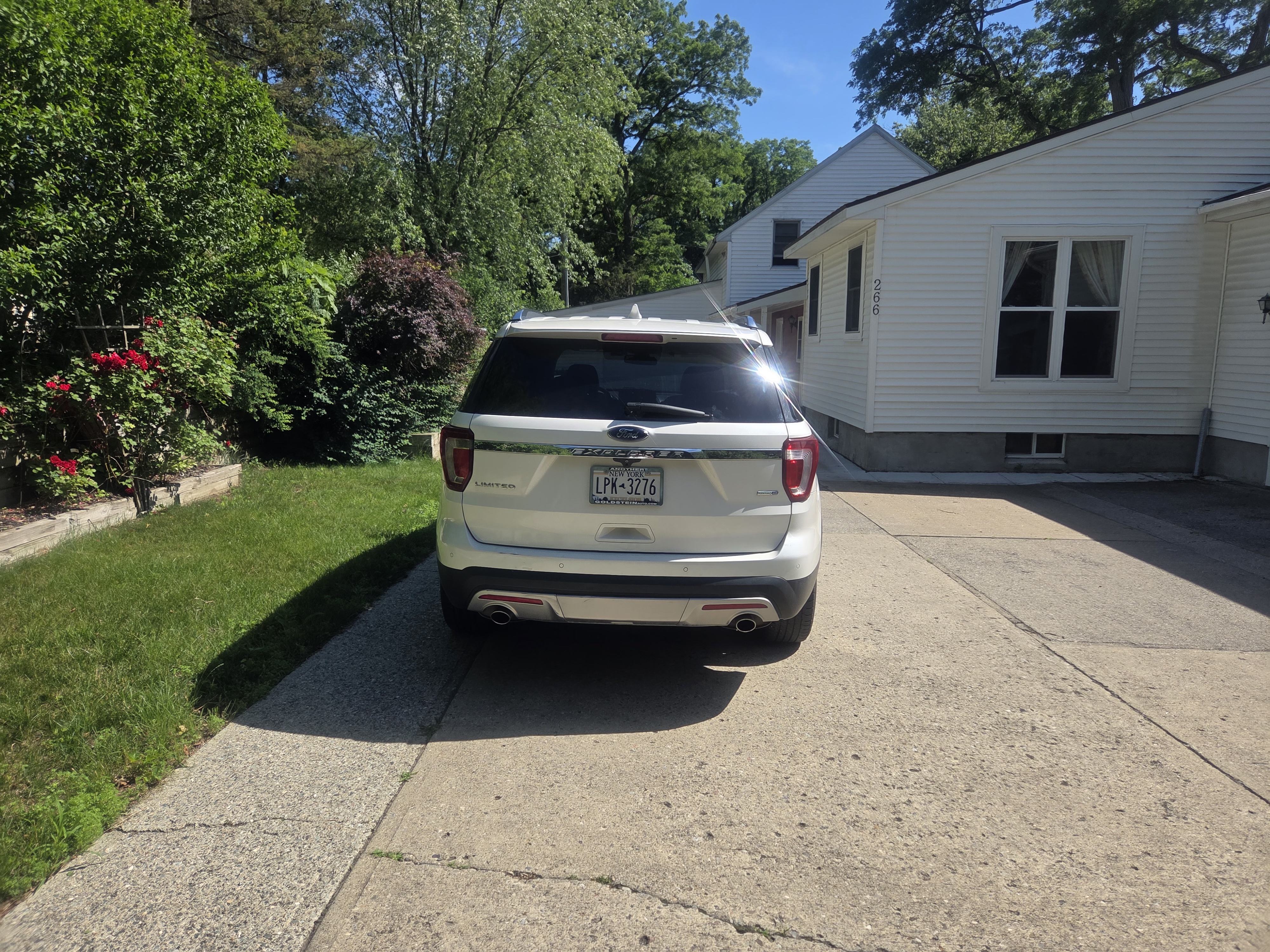 Used 2016 Ford Explorer Limited w/ Equipment Group 301A AWD/4WD image 2