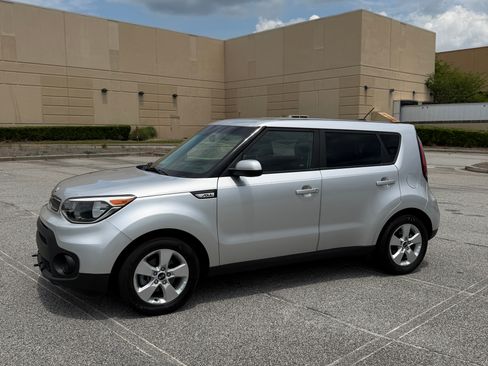 Used 2019 Kia Soul FWD image 1