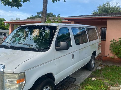Used 2011 Ford E-350 and Econoline 350 XLT RWD image 1