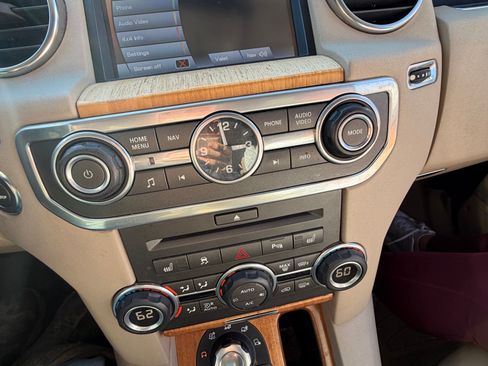 Used 2010 Land Rover LR4 HSE LUX image 12