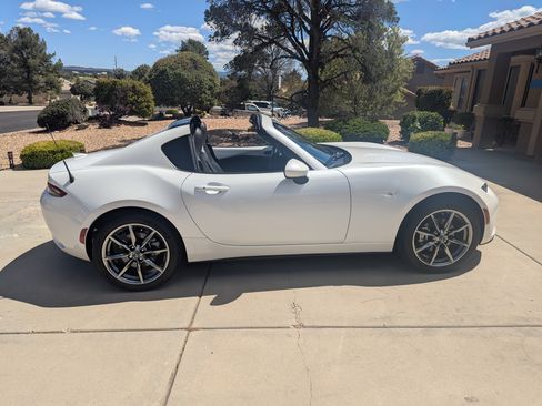 Used 2021 MAZDA MX-5 Miata RF Grand Touring RWD image 4