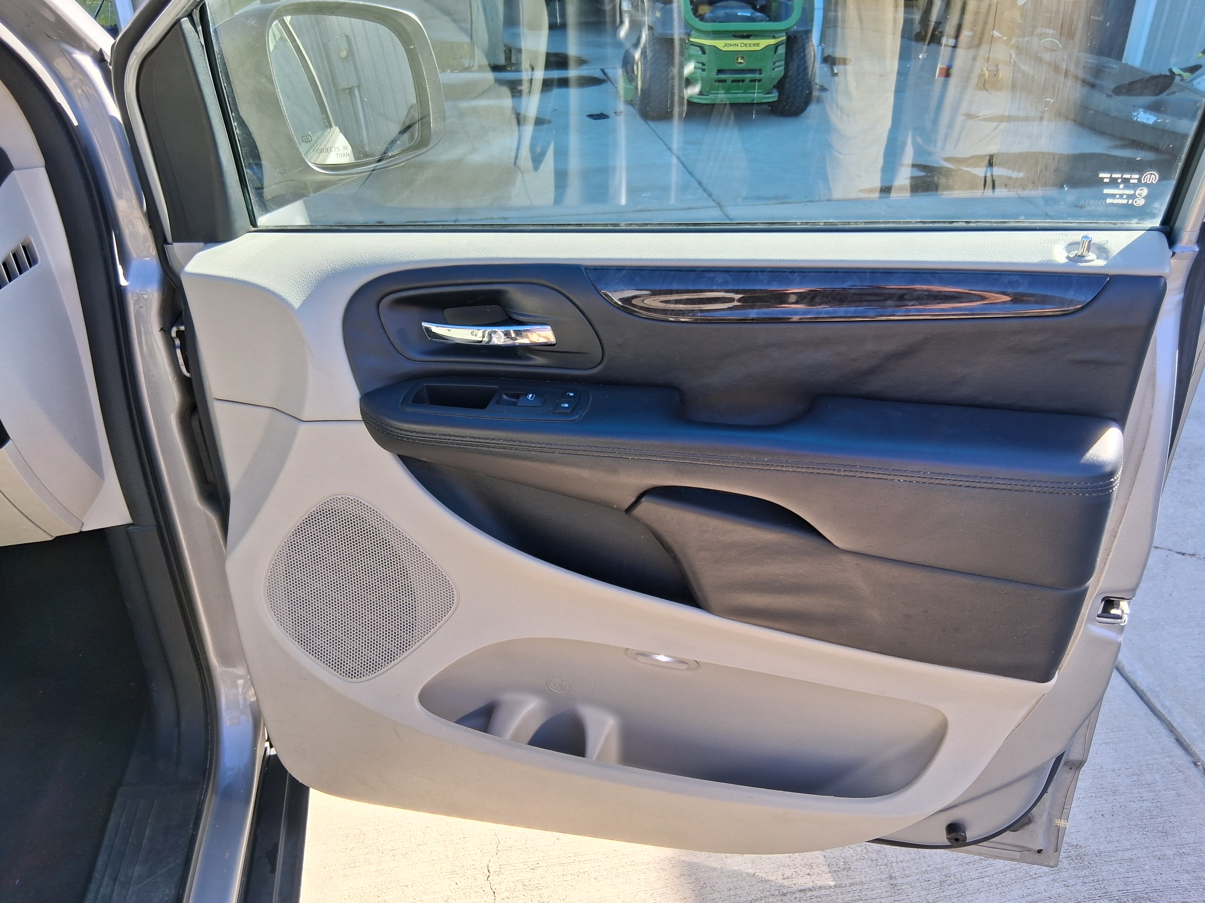 Used 2013 Dodge Grand Caravan American Value Package w/ UConnect Hands-Free Group FWD image 21