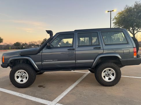 Used 2001 Jeep Cherokee Sport image 2