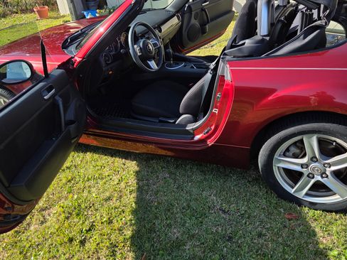 Used 2007 MAZDA MX-5 Miata Sport w/ Appearance Pkg image 2