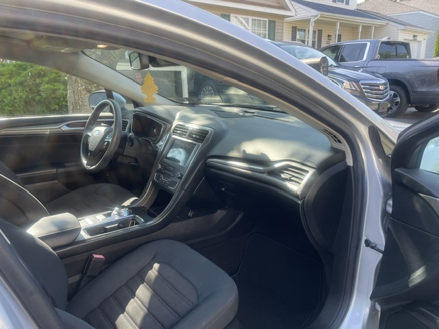 Used 2019 Ford Fusion SE FWD image 9