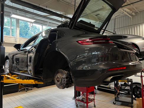 Used 2018 Porsche Panamera image 11