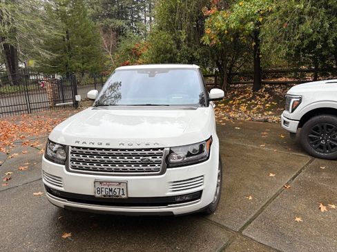 Used 2017 Land Rover Range Rover HSE image 2