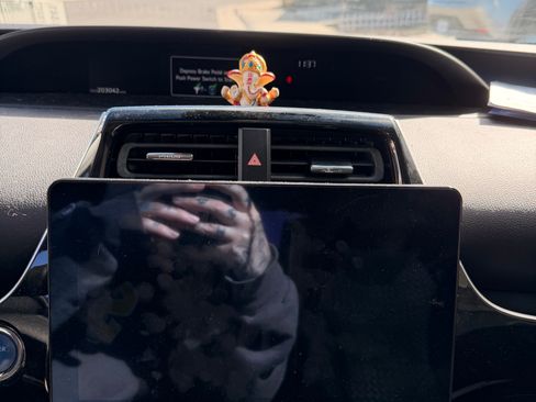 Used 2017 Toyota Prius Two image 6