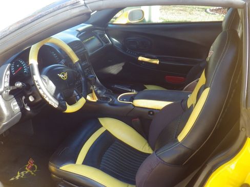 Used 2002 Chevrolet Corvette Coupe w/ Preferred Equipment Group2 image 6