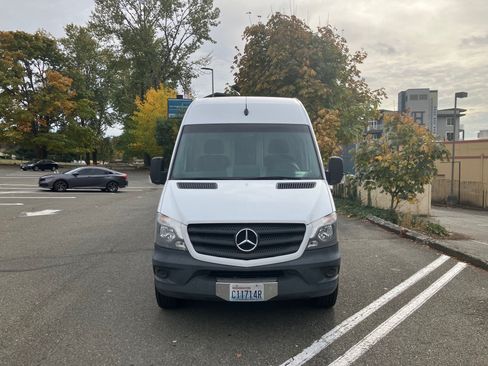 Used 2014 Freightliner Sprinter 2500 image 6