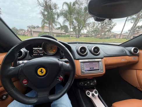 Used 2011 Ferrari California image 11