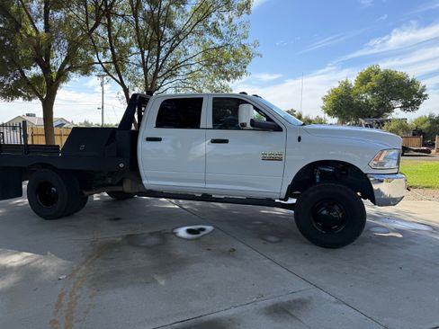Used 2017 RAM 3500 Tradesman w/ Chrome Appearance Group image 4