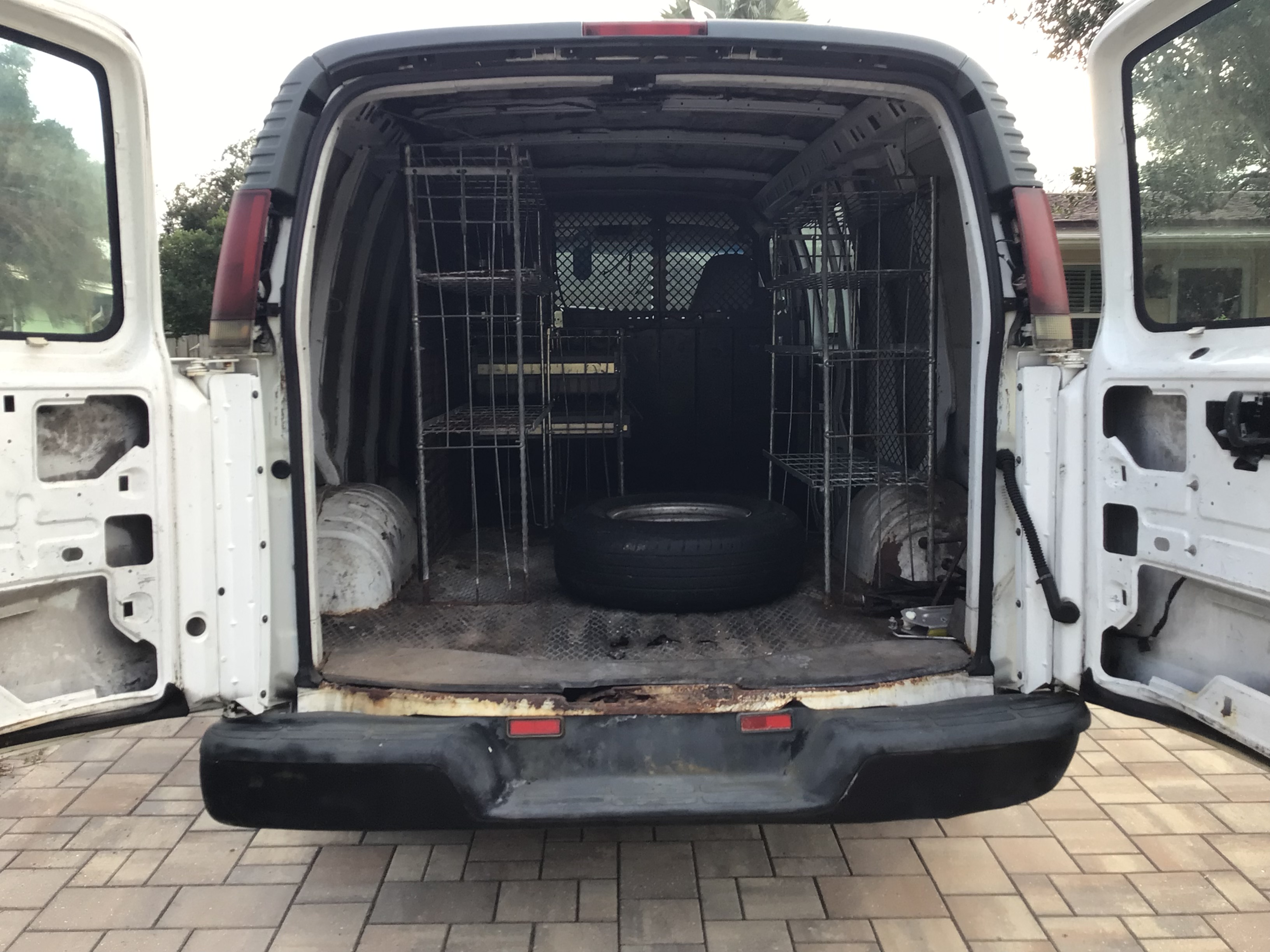 Used 2001 Chevrolet Express 1500 RWD image 12