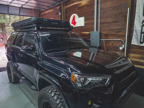 Used 2014 Toyota 4Runner SR5 Premium image 2