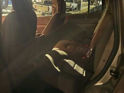 Used 2005 Ford Explorer Sport XLT image 2