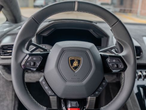 Used 2024 Lamborghini Huracan Sterrato image 9