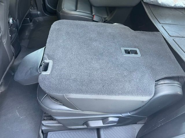 Used 2022 Ford Explorer XLT w/ Equipment Group 202A AWD/4WD image 31