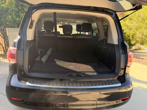 Used 2014 INFINITI QX80 4WD w/ Deluxe Touring Package image 9