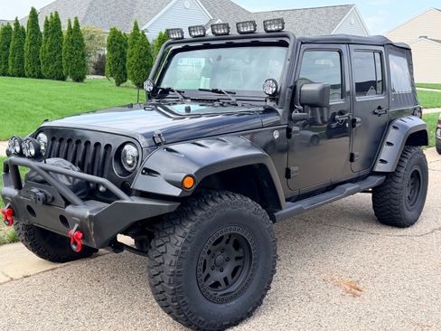Used 2009 Jeep Wrangler Unlimited Sahara w/ Dual Top Group AWD/4WD image 5