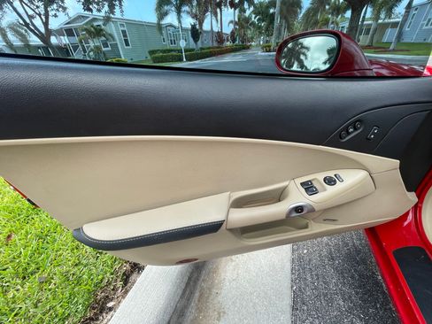 Used 2006 Chevrolet Corvette Convertible w/ Preferred Equipment Group RWD image 9