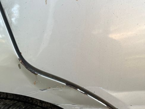 Used 2015 Nissan Versa SV FWD image 11