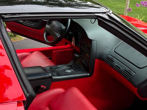 Used 1996 Chevrolet Corvette Coupe RWD image 9