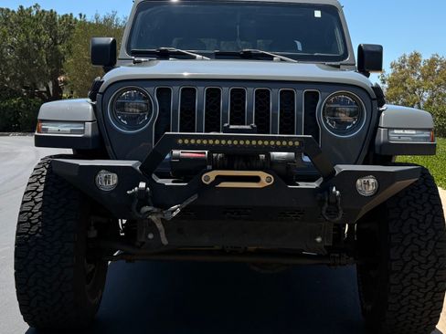 Used 2021 Jeep Gladiator Overland w/ Popular Equipment Package AWD/4WD image 4
