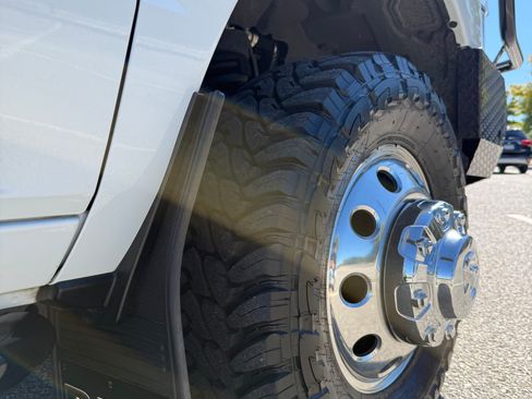 Used 2024 RAM 3500 Big Horn w/ Sport Appearance Package image 11