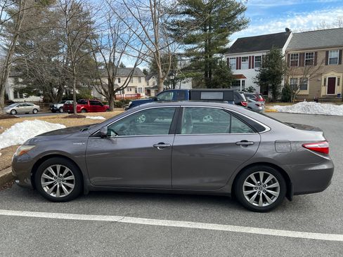 Used 2015 Toyota Camry XLE w/ Moonroof Package image 6