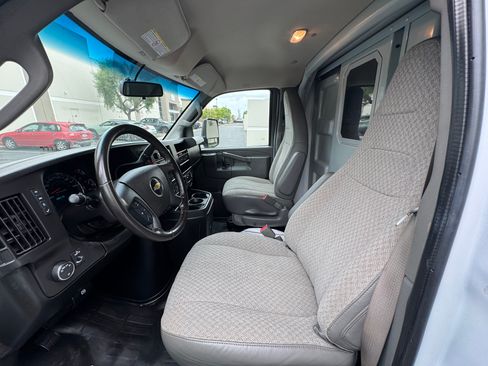Used 2022 Chevrolet Express 3500 w/ Power Convenience Package image 8