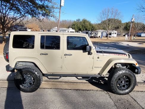 Used 2017 Jeep Wrangler Unlimited Rubicon image 4